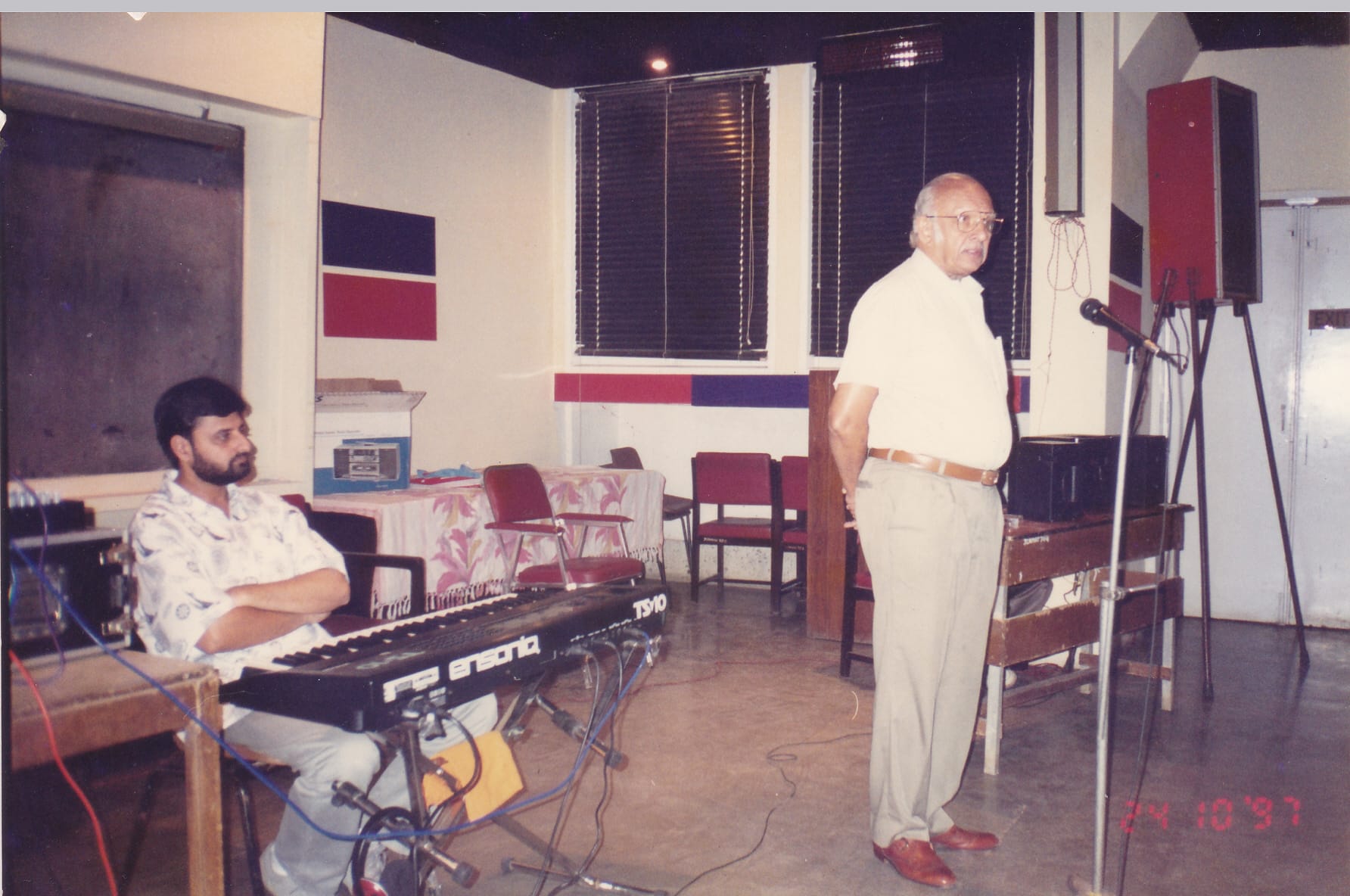 Music_master class w Vanraj Bhatia_1997.jpg